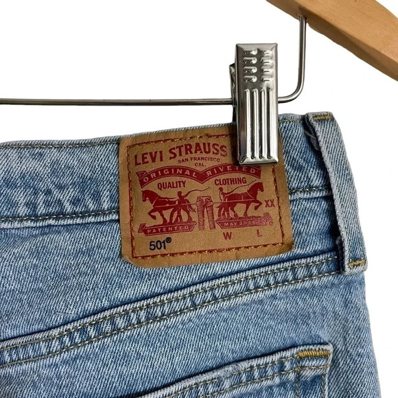 Levis Light Wash W29 L28 Womens Denim Jeans Cutoff Frayed Hem Blue Solid Pattern - Picture 7 of 10